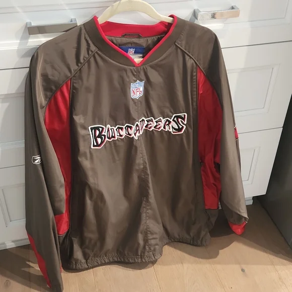Buccaneers Pullover - Picture 1 of 7